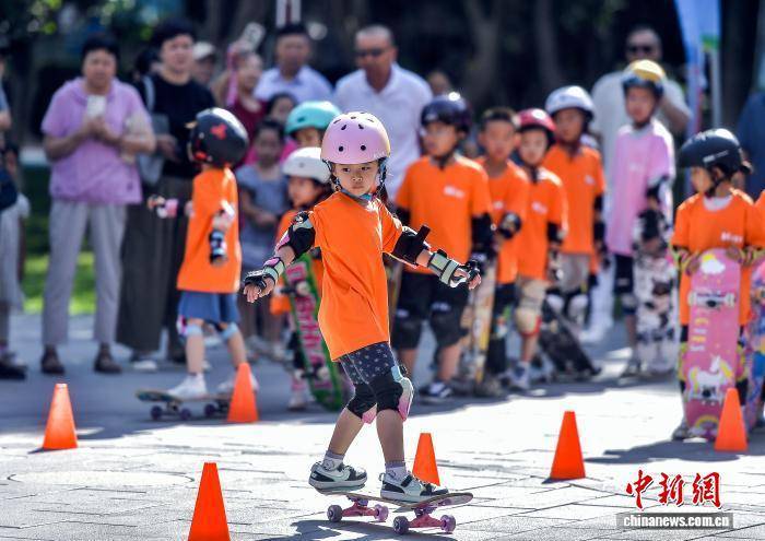2025年新疆维吾尔自治区暨乌鲁木齐市“全民健身日”主题活动举行