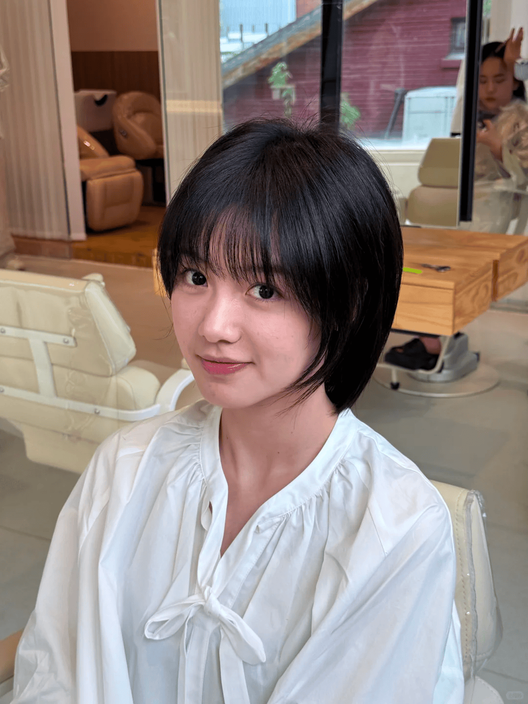 一款很简单的短发,不需打理就很好看～对圆脸妹妹特别友好