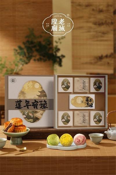 沪上老字号月饼玩出新花样：甜咸碰撞、跨界联名抢先尝__沪上老字号月饼玩出新花样：甜咸碰撞、跨界联名抢先尝