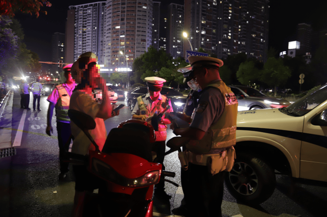 多地严查“人造太阳”！湖南交警提醒