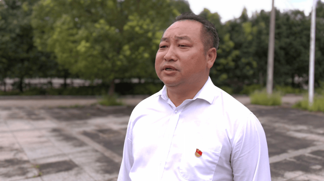 书记兼村委会主任 连帮荣:近年来,我们村紧紧依托会昌第一高峰盘古嶂