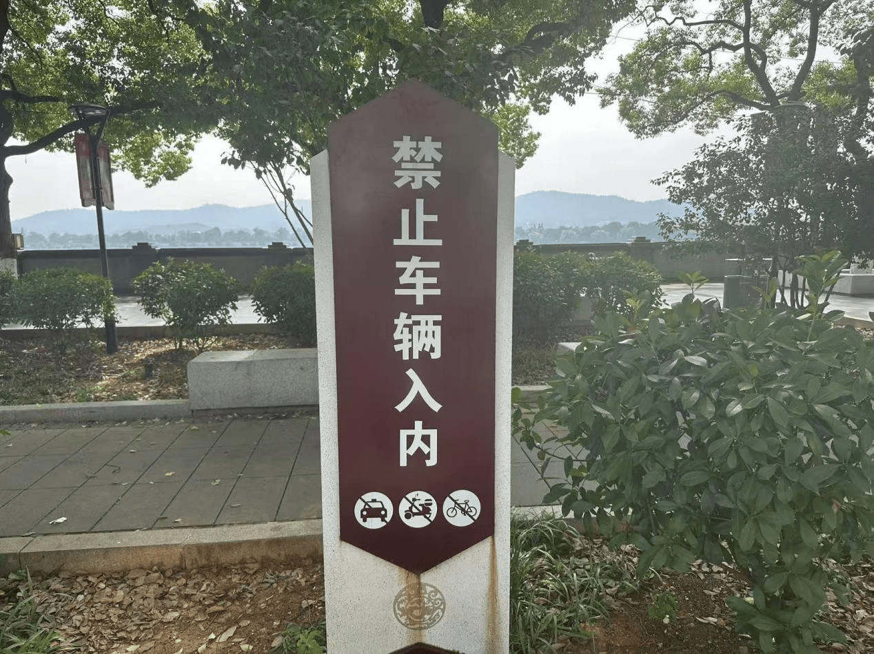 盲道通向一堵墙？记者探访长沙多处盲道被占现场！湖南已专门立法，10月1日施行