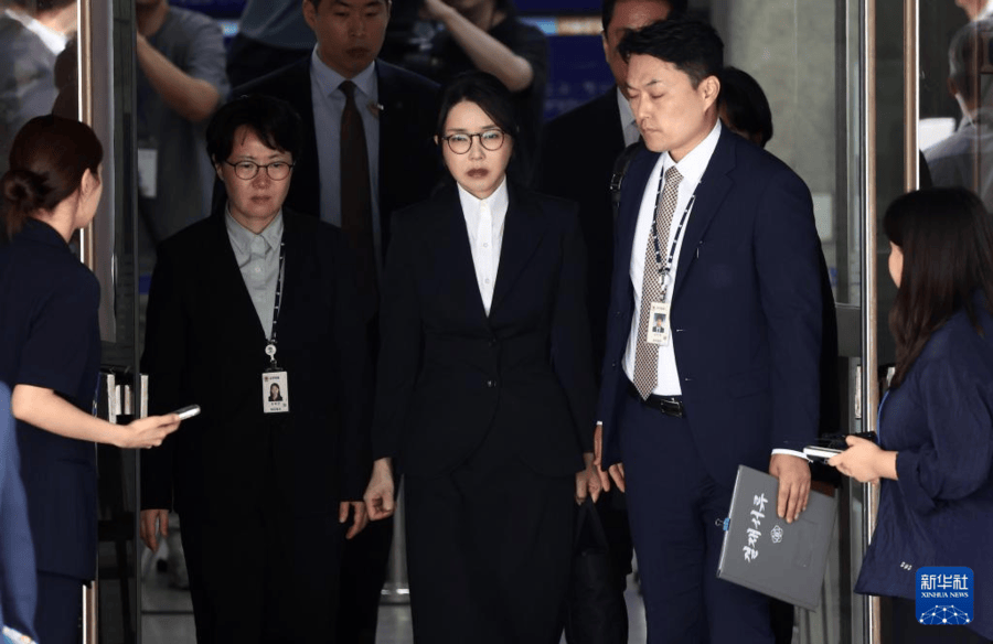 被捕后金建希住单人牢房、睡地铺，三餐菜单曝光