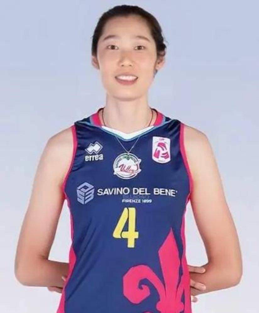 世界级女排球星朱婷,是中国女排的骄傲,更用多年汗水洒满赛场,永远