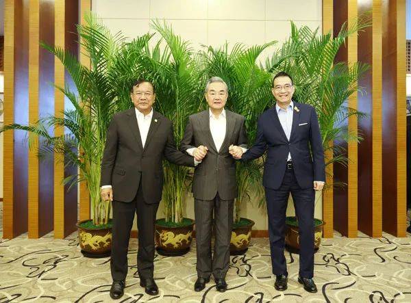 中柬泰三国外长在安宁茶叙