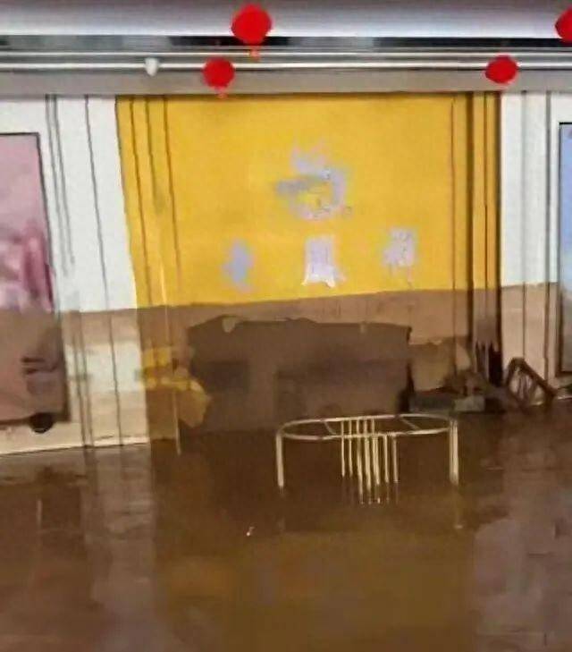 被洪水冲走千万金银！金店监控首次曝光，店主否认“骗保”，警方：正在侦查