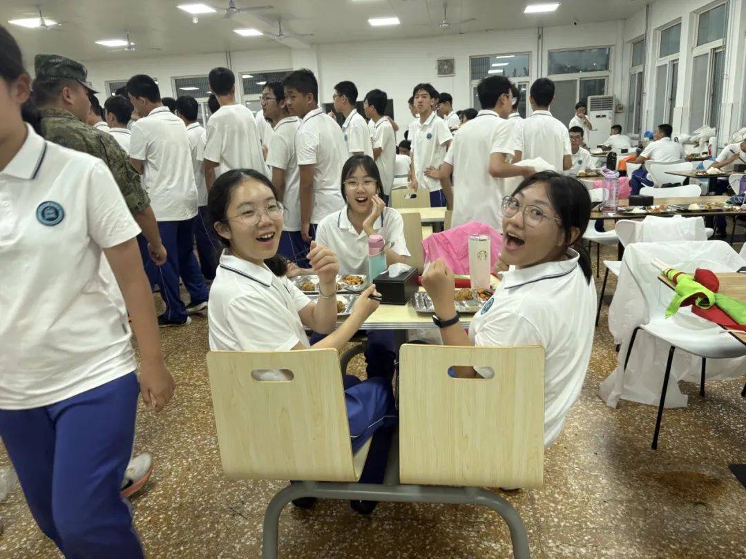 青春砺剑正当时少年挥汗显锋芒北京市广渠门中学2025级高一新生军训