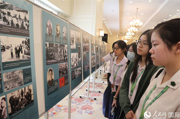 驻菲使馆举办纪念中国人民抗日战争暨世界反法西斯战争胜利80周年座谈会