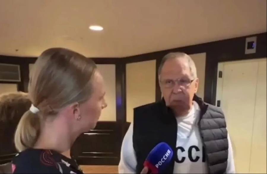 重回苏联？拉夫罗夫身着CCCP字样卫衣参加美俄峰会