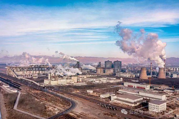 作为资源富集地区,内蒙古建立了包头钢铁基地等重工业项目,逐步形成