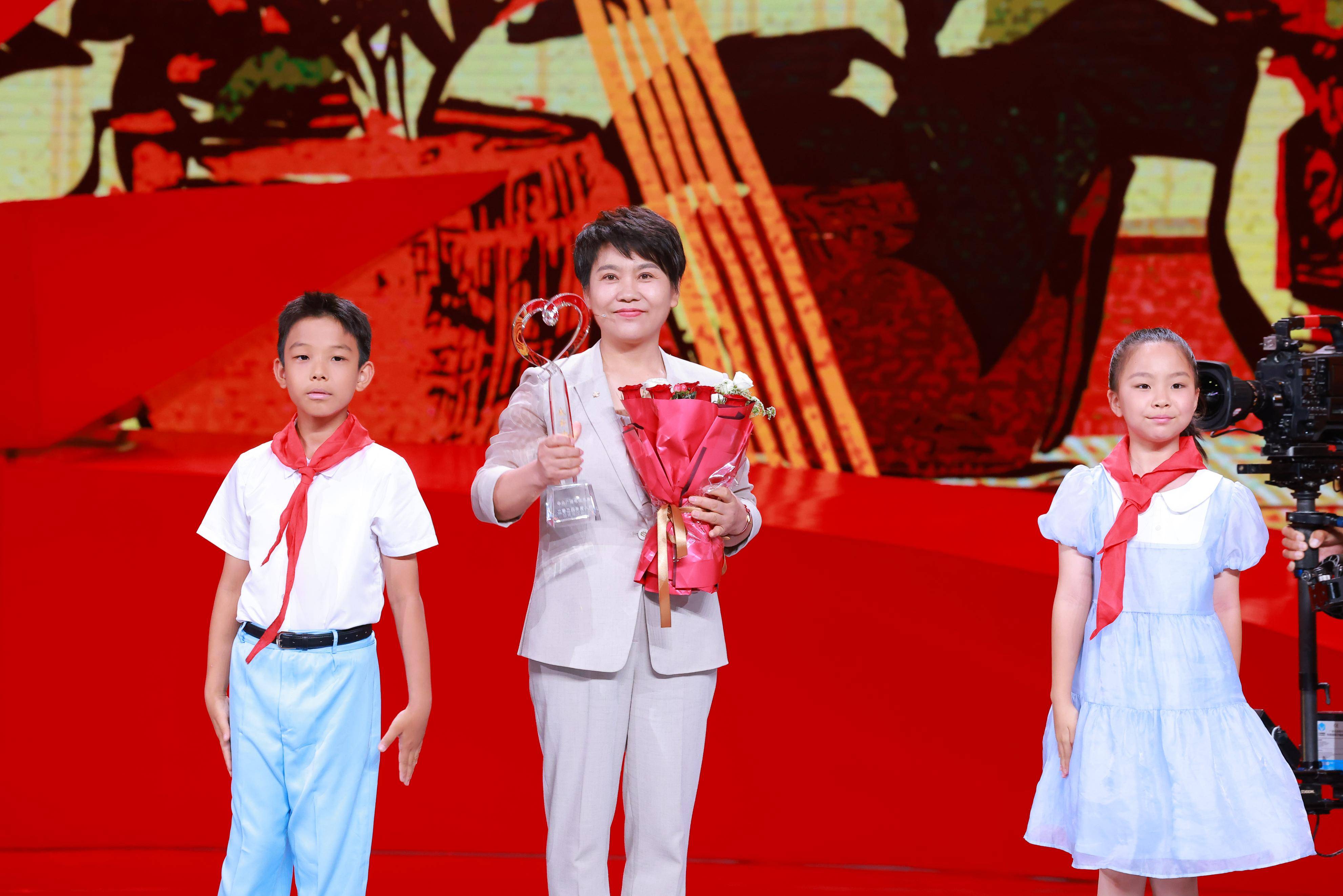 早八条丨吉林省一人当选“感动中国2024年度人物” / 神舟二十号航天员乘组圆满完成第三次出舱活动