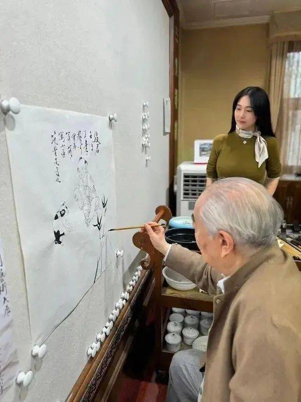 范曾到底在哪里？女儿发博称父亲失联，继子同名账号晒图称老爷子近期在北京看展