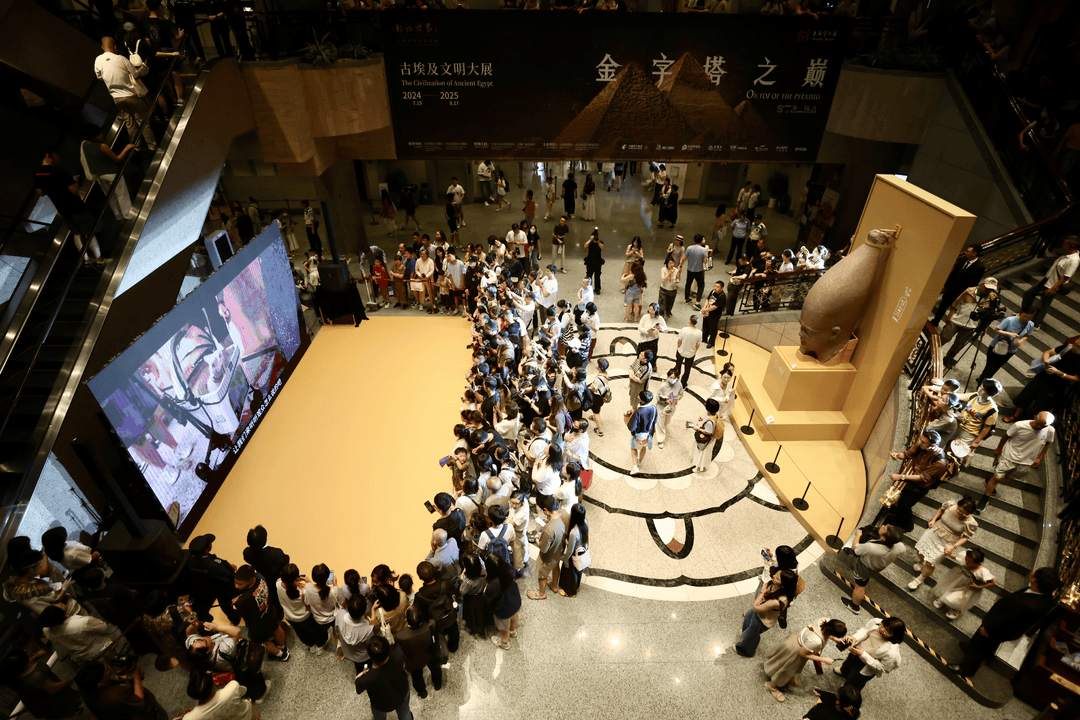 2777966！上博埃及展刷新全球收费特展参观人数纪录 直击收官夜：半夜11点还有观众进场