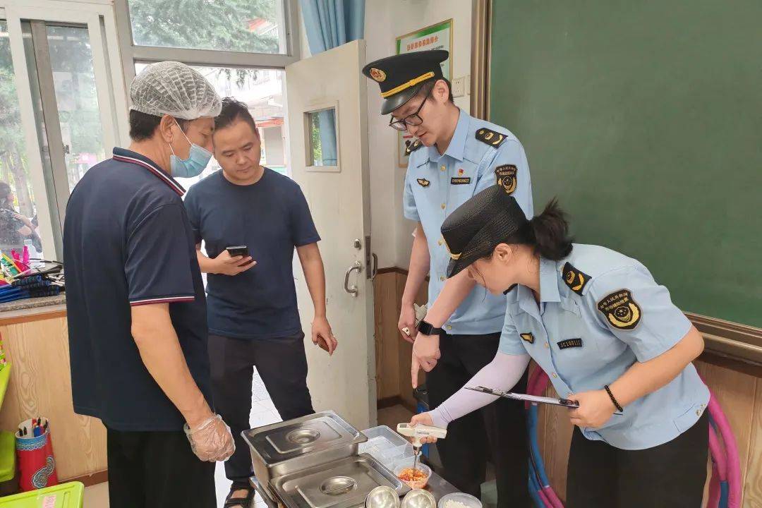 【校园食品安全】顺义区市场监督管理局对暑期托管学校开展食品安全检查