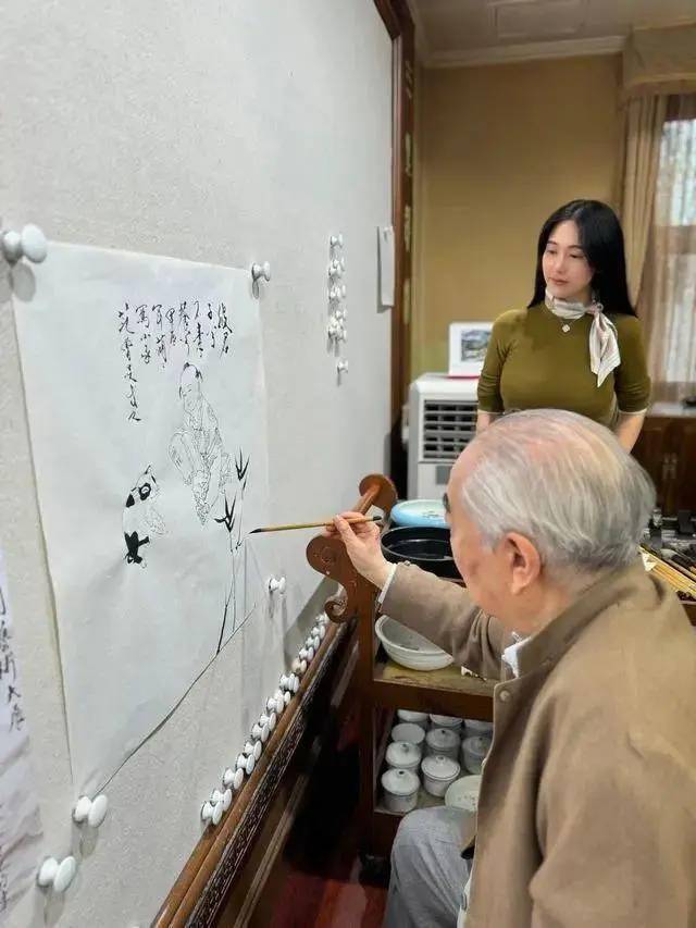 被传“失联”的范曾何时公开露面？友人再发声：近期不会，但之后肯定会，“搬家带走20亿元藏品”无根据