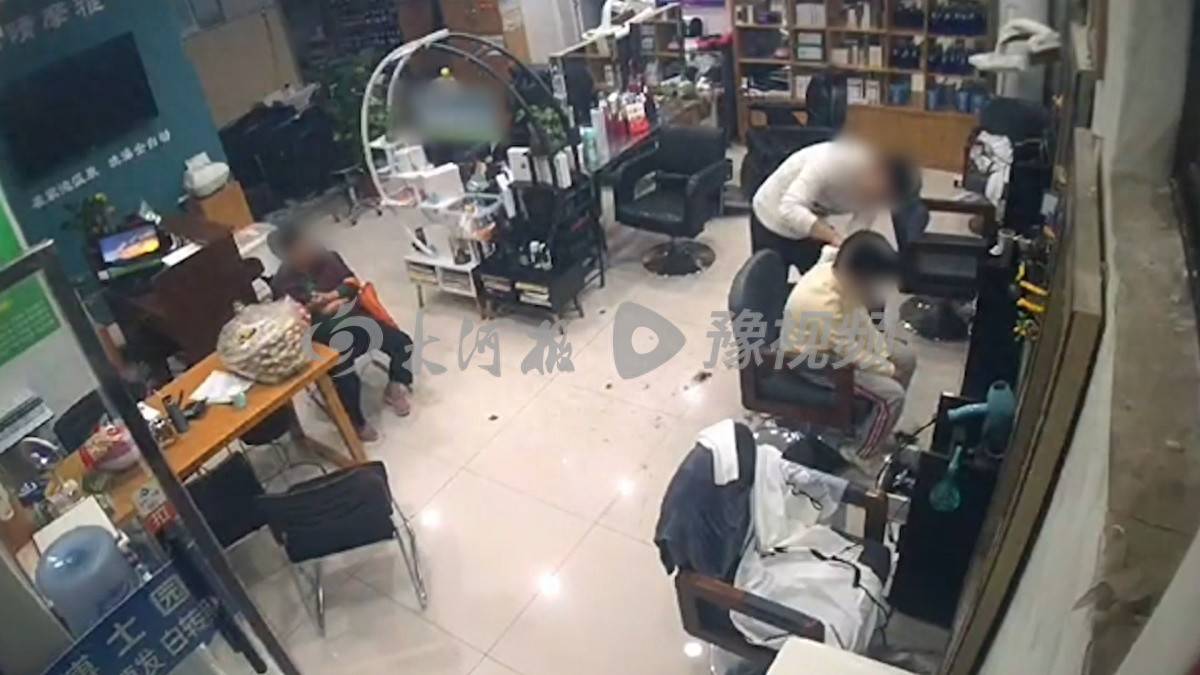 “监控看不出来”，给女孩擦碎发时被指猥亵，理发师不服行拘处罚起诉警方