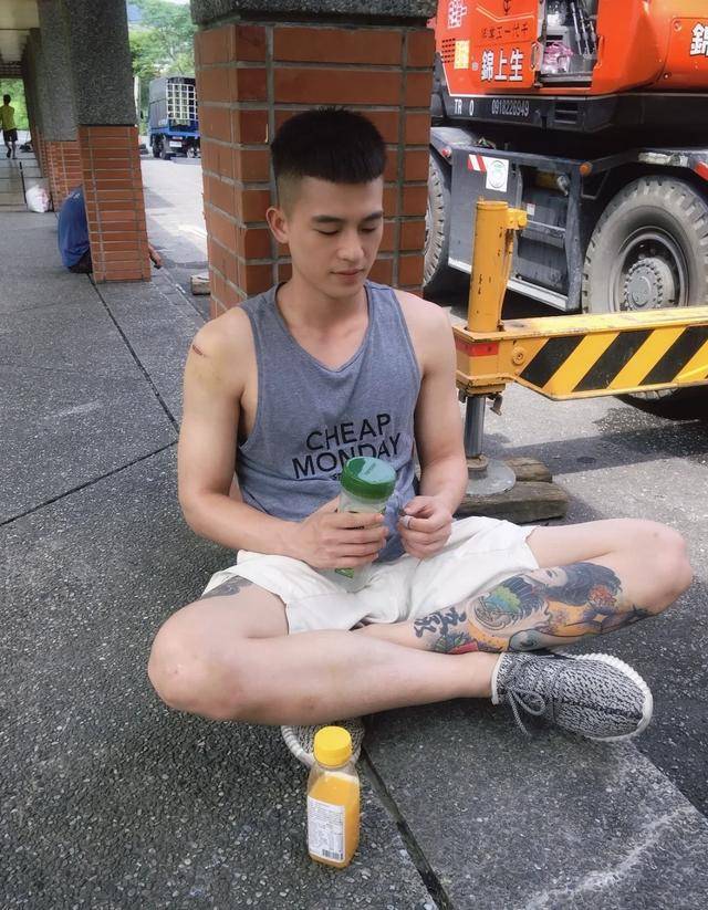 身上8处纹身还演农民？央视《生万物》闭眼选角，张艺谋真说对了