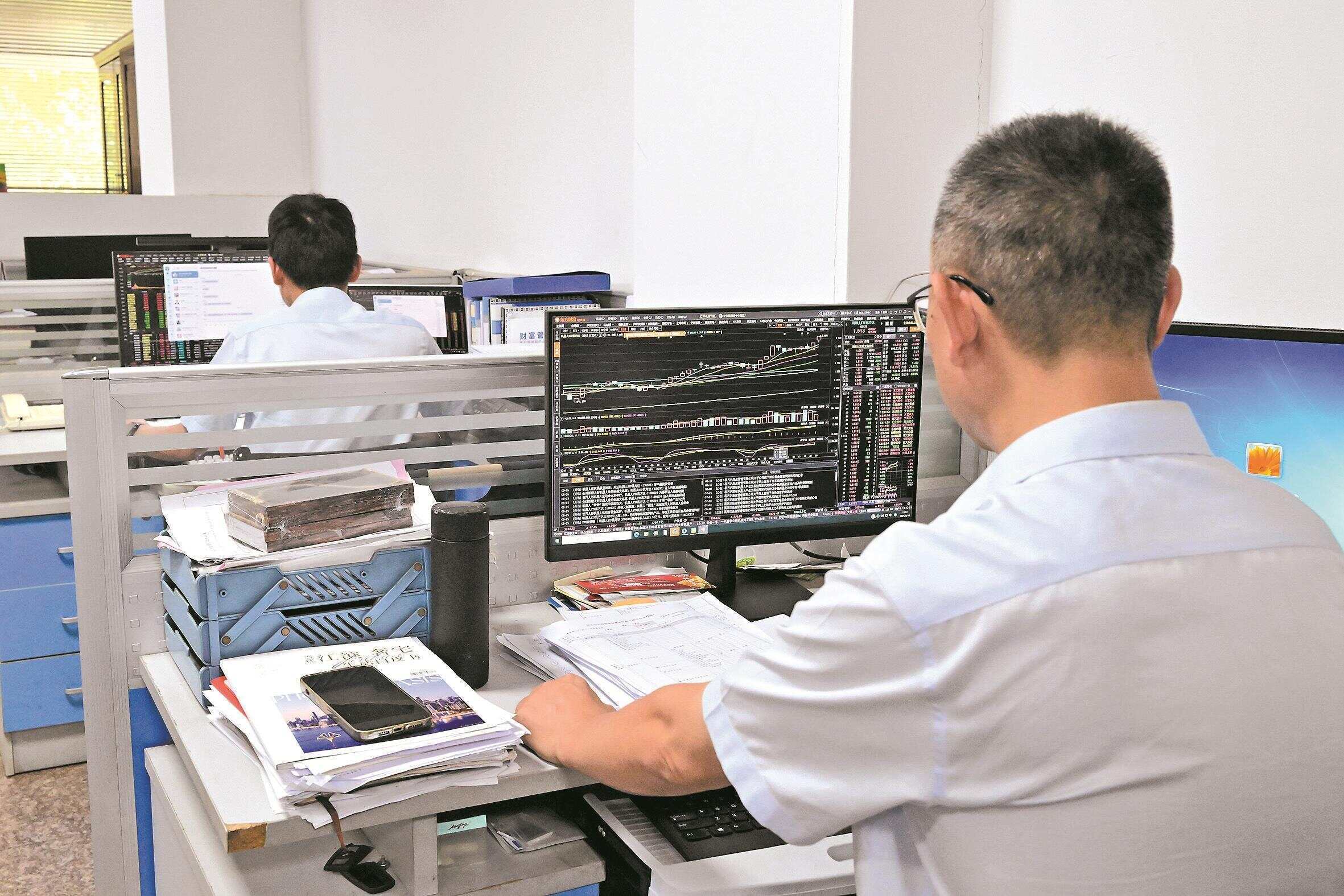 成交接连放量上证综指创下近10年新高，谁在爆买A股？