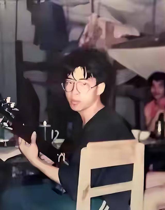 那个曾扬言让中国给全世界道歉,惨遭央视开除的阿丘,如今怎样了