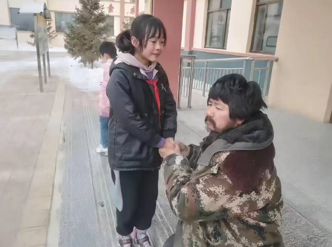 胡雷称去见离世女孩最后一面被拒：去了后悔一时，不去后悔一辈子，“你走了我咋办”