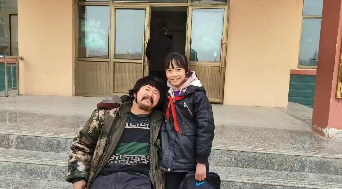 胡雷称去见离世女孩最后一面被拒：去了后悔一时，不去后悔一辈子，“你走了我咋办”