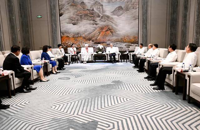 吉林省委书记、省长、省政协主席，会见“人民艺术家”田华