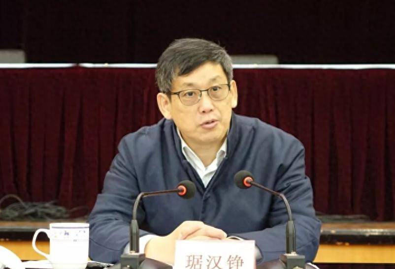 琚汉铮，与他人串供、大搞权钱交易