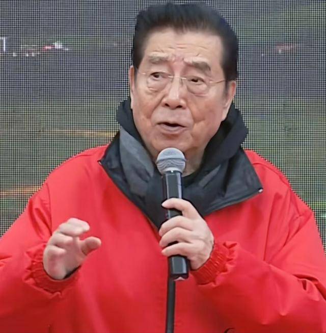 李双江儿子被曝在美国赌博输5800万，娱记紧急辟谣：李天一没出国