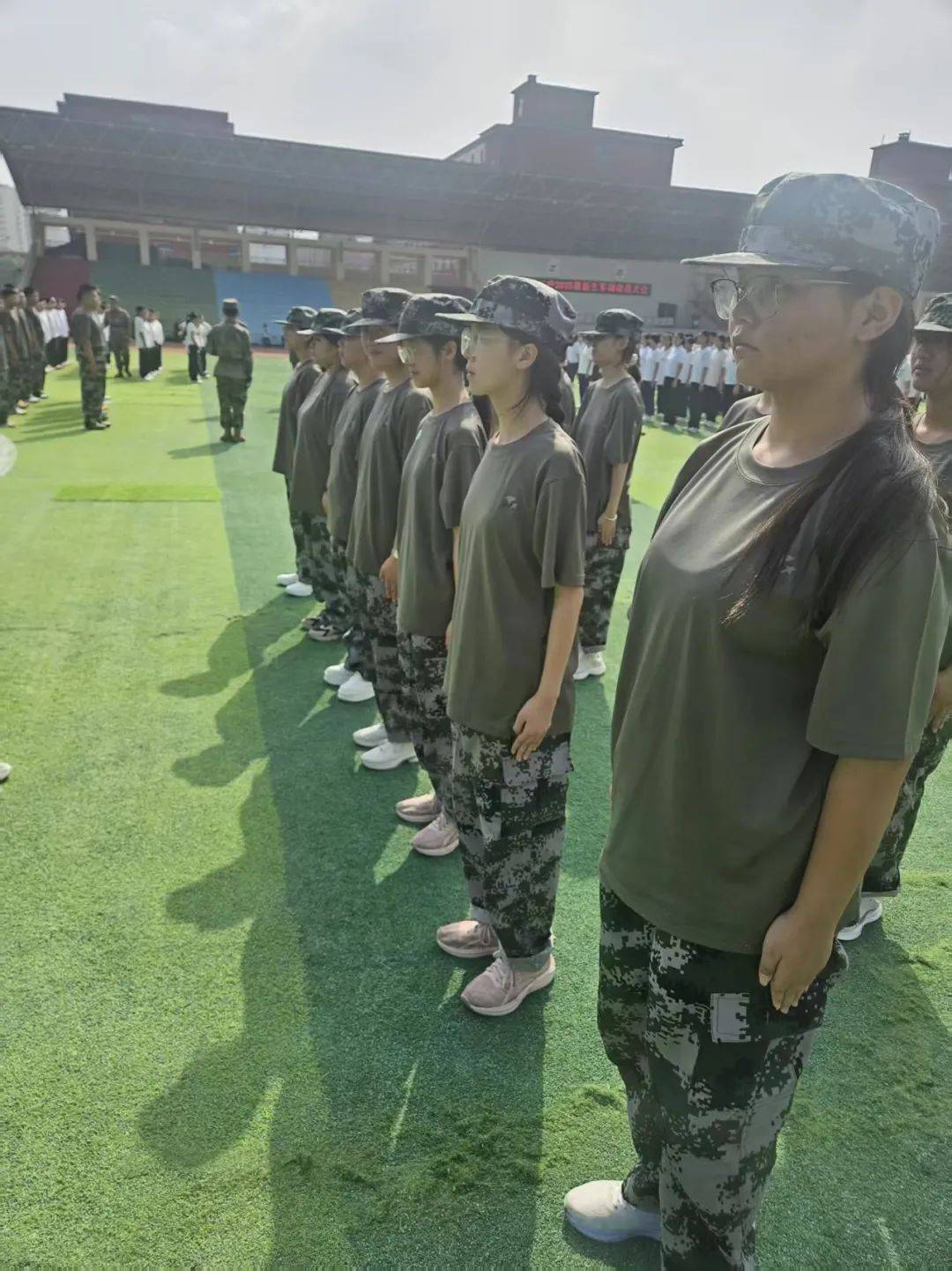 迷彩青春正昂扬