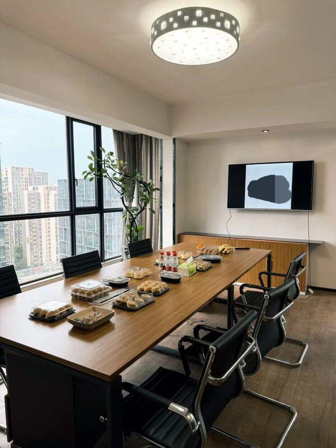 长沙现“假装上班公司”，20元买一个工位，负责人：自由创业者、家庭压力大的人较多，给职业空窗期的人一个落脚点