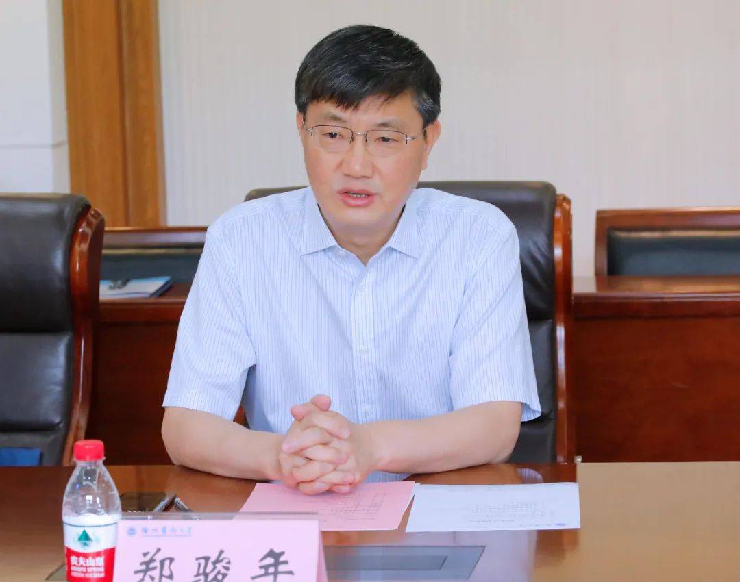 徐州医科大学校长郑骏年被查，不久前还在授课