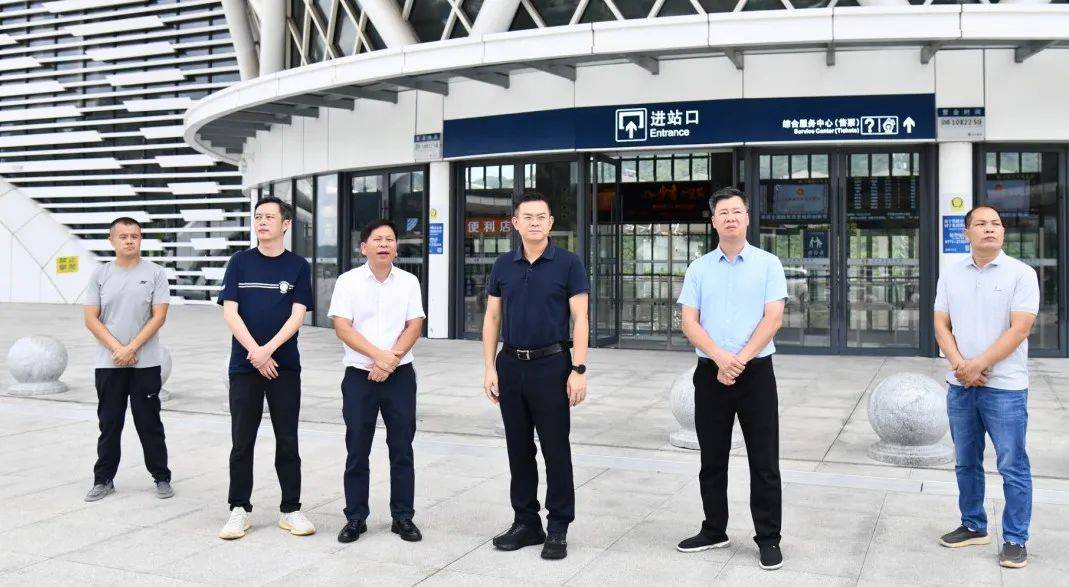 县委书记张东到贵南高铁马山县站,苏博工业园区调研项目建设运营,企业