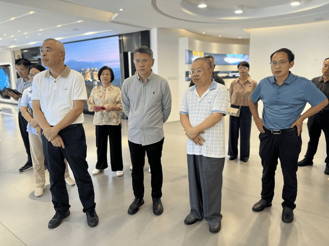 广西壮族自治区政协副主席彭健铭来雅考察调研