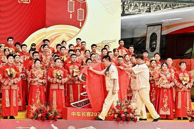 高铁婚礼 幸福专列！中车长客举行2025年青年集体婚礼