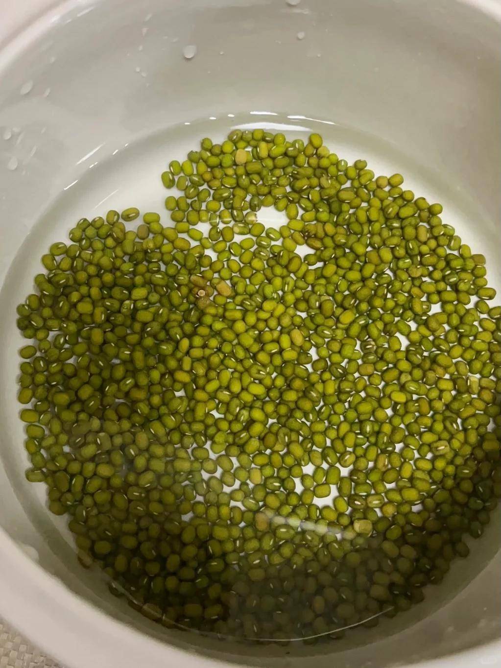 绿豆长虫不用晒!粮店老板传2招,存放不生虫