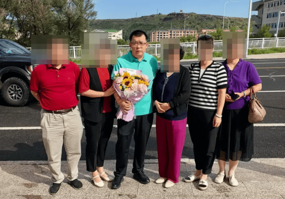 “内蒙古警察枪击案”当事人今日刑满释放，此前重审从无期改判四年