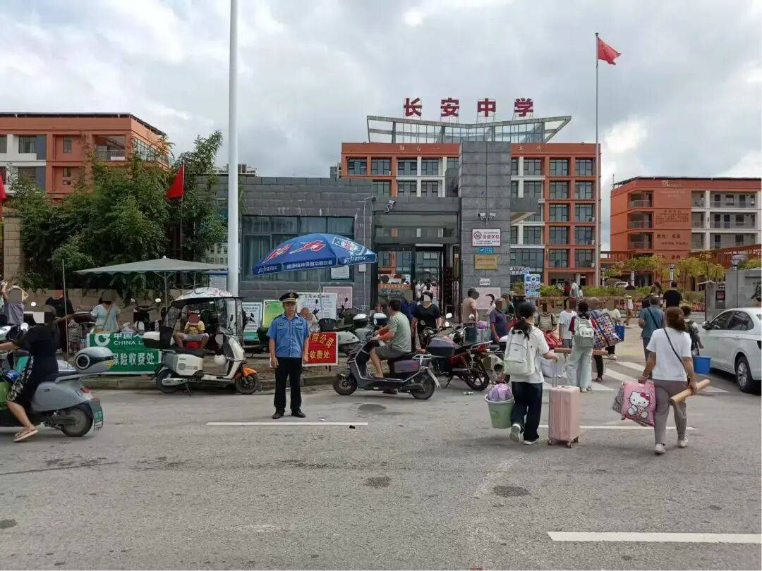 专项执法护开学 共筑校园安全线