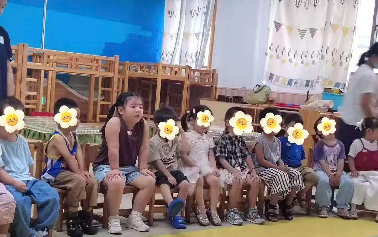 超显眼！3岁半女童身高1米1体重58斤，妈妈：唯一兴趣爱好就是吃，准备减肥