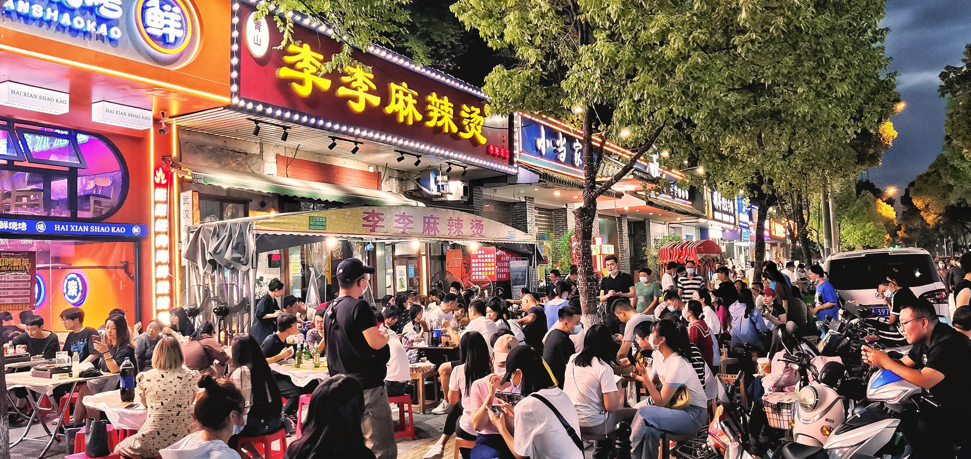 从“夜市”到“夜城”，武汉点燃中部夜经济新引擎
