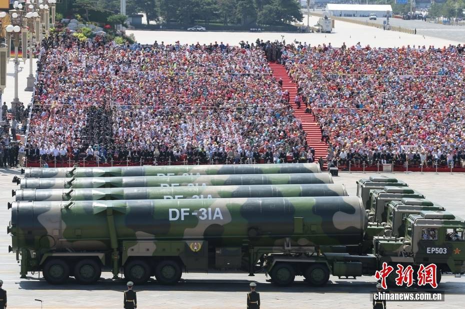【中新画报】钢铁为笔 天空为卷 震撼回顾抗战胜利70周年阅兵