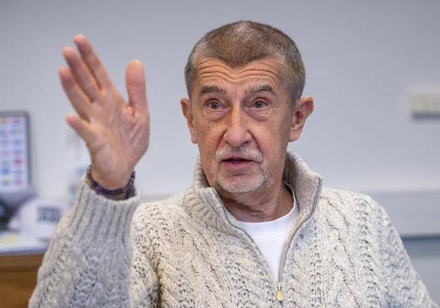 捷克前总理巴比什在竞选活动中遇袭