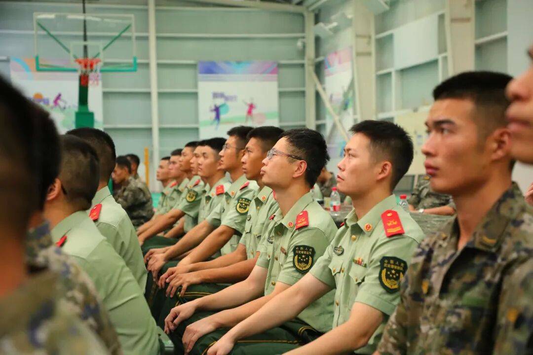 武警部队官兵收听收看纪念中国人民抗日战争暨世界反法西斯战争胜利80周年大会