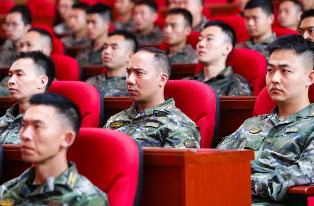 武警部队官兵收听收看纪念中国人民抗日战争暨世界反法西斯战争胜利80周年大会
