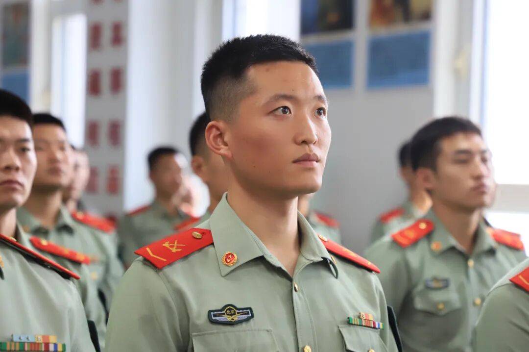 武警部队官兵收听收看纪念中国人民抗日战争暨世界反法西斯战争胜利80周年大会