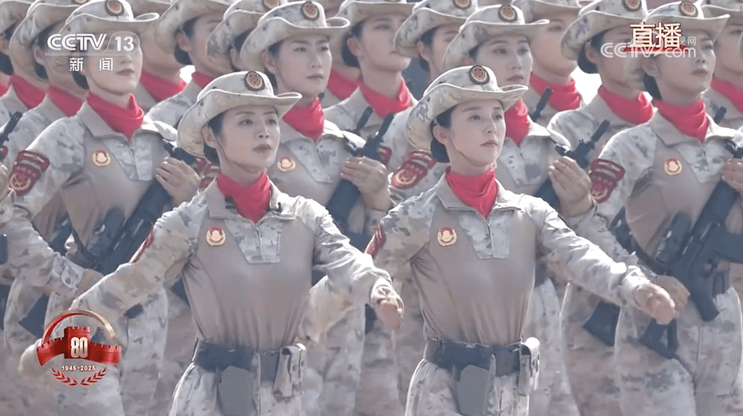 受阅场上唯一一个全女兵方队：民兵方队身着迷彩服惊艳亮相