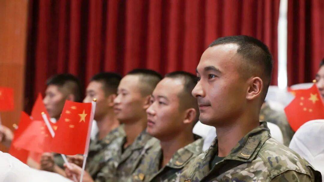 武警部队官兵收听收看纪念中国人民抗日战争暨世界反法西斯战争胜利80周年大会