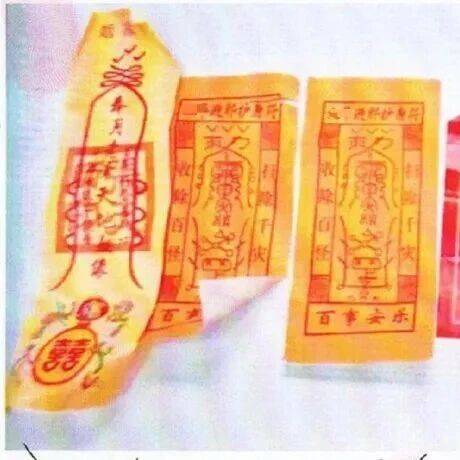 上海男子花几千从“大师”那购符纸消灾,事后气晕:符纸才3分钱一张!_李某_寺庙_赵女士