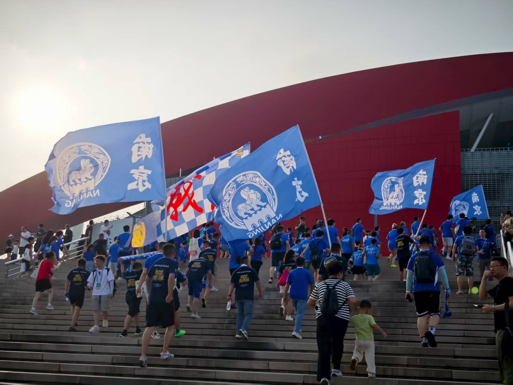 苏超南京1-1战平徐州：前江苏国脚惊喜亮相，南京主场再刷新国内上座纪录