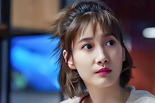 为何长相平平却资源不断？冯小刚评价一针见血，被低估的星二代！