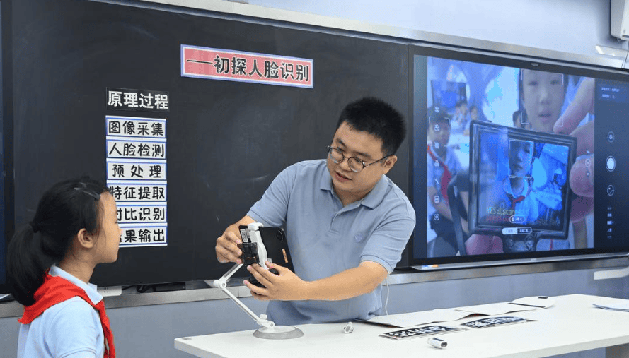 学校迎新炫出高科技 如何为青少年种下一颗科学的种子？